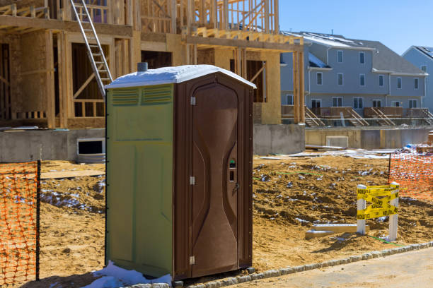 Best Porta potty delivery and setup  in Manhasset Hills, NY